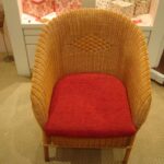оранжевое кресло плетеное
