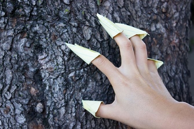 Как сложить оригами-коготь из бумаги на палец